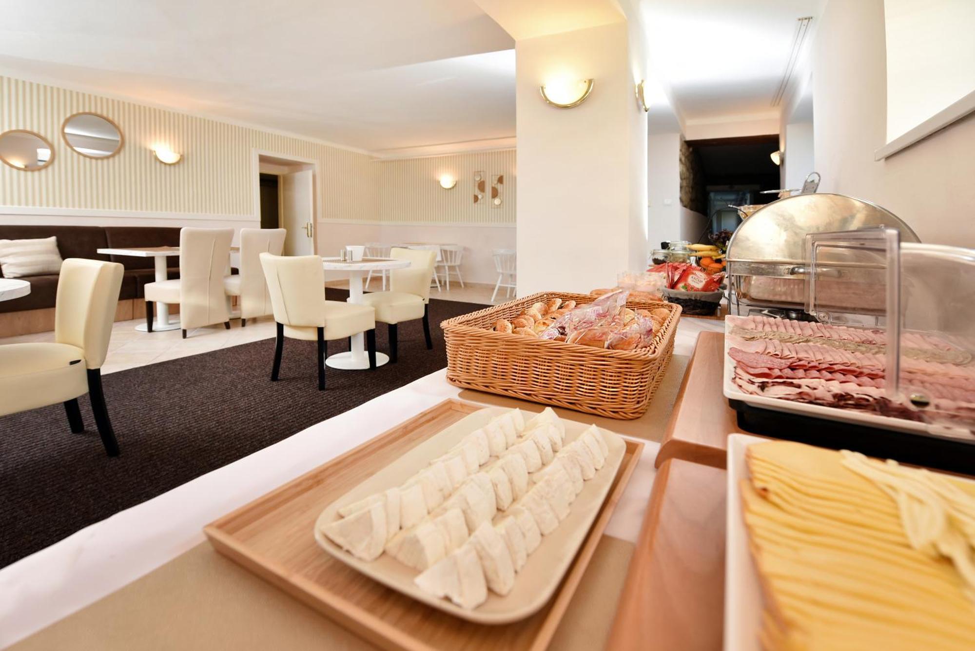 Aplend Hotel Lujza Major Татранска Ломница Экстерьер фото