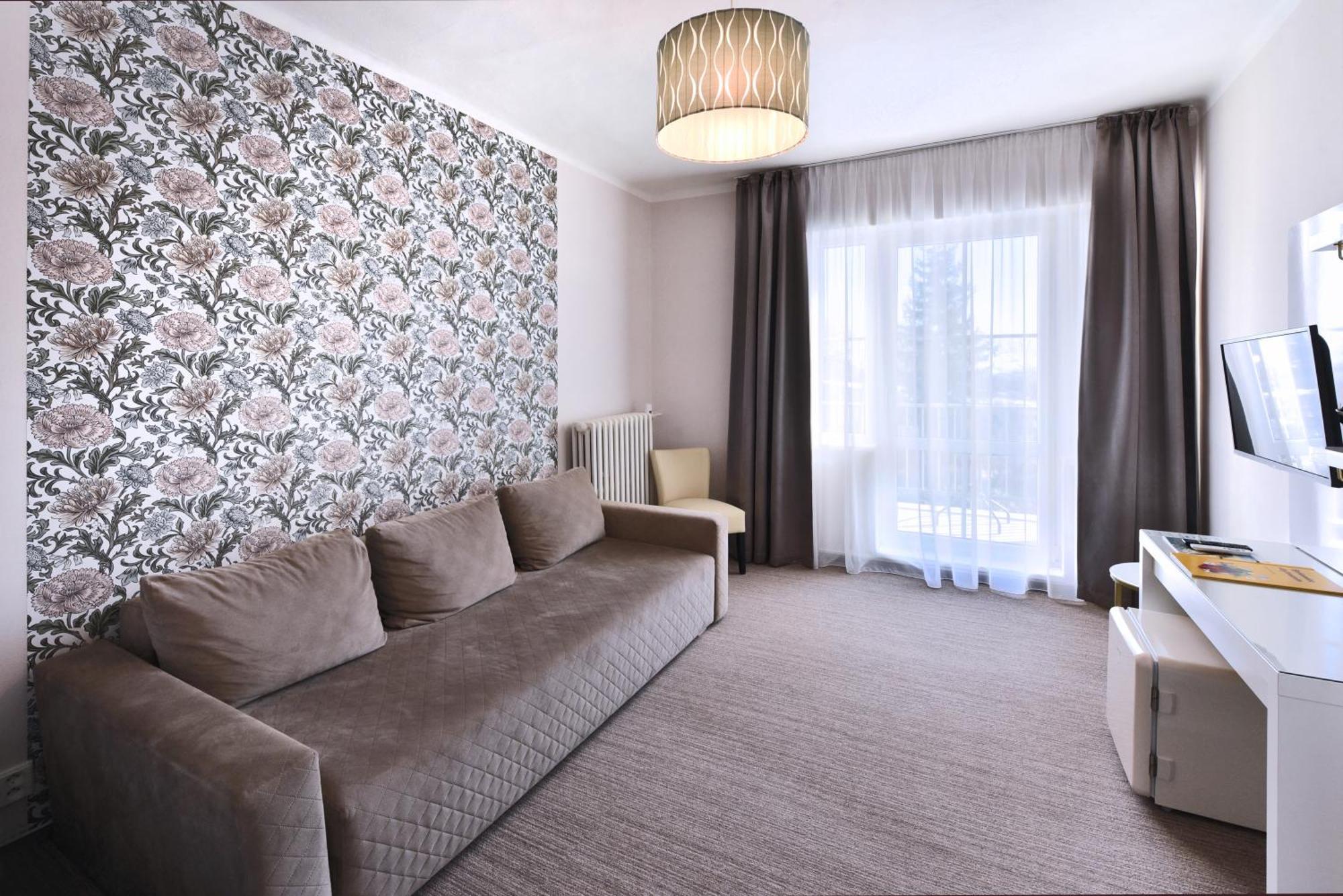Aplend Hotel Lujza Major Татранска Ломница Экстерьер фото